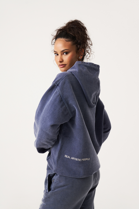 Donkerblauwe Hoodie met ‘Culture’ Print – Streetwear Stijl